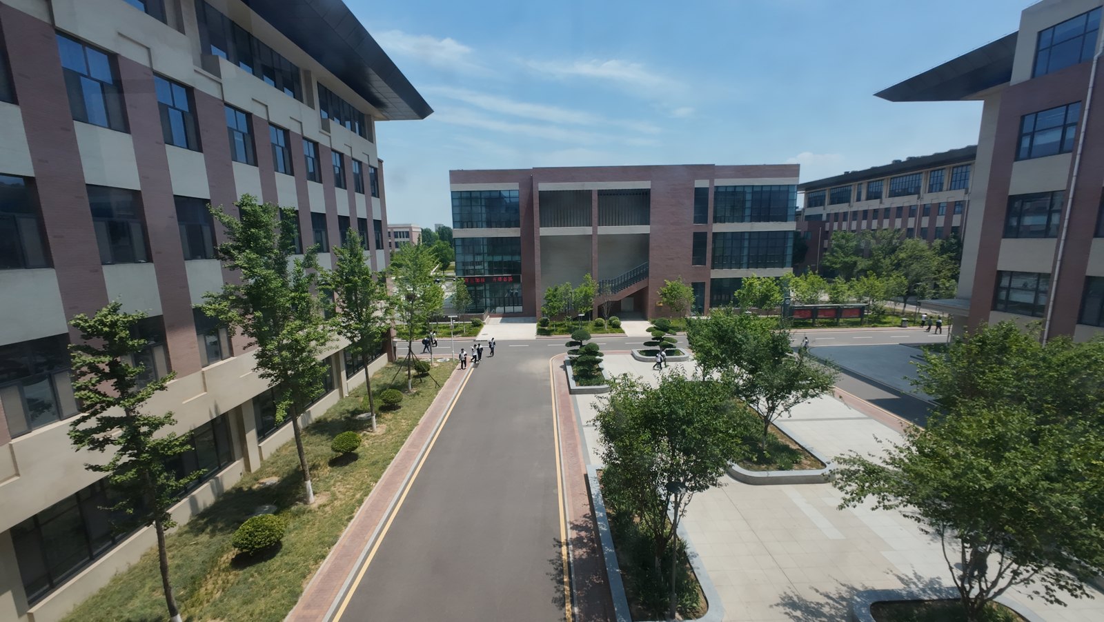 齐盛高中图书馆实景